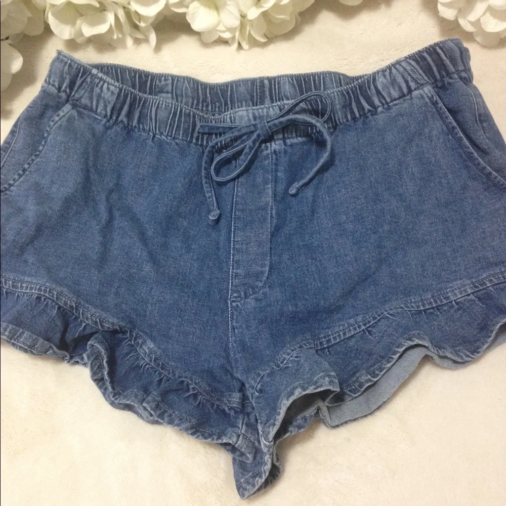 American Eagle Denim Ruffled Hem Shorts - Picture 2 of 9